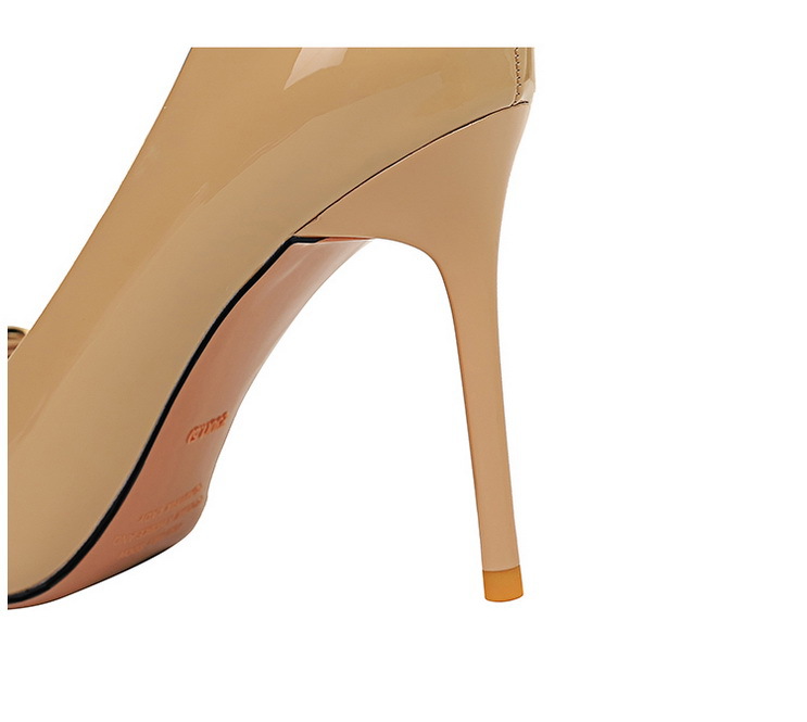 Patent leather simple shoes 8 01