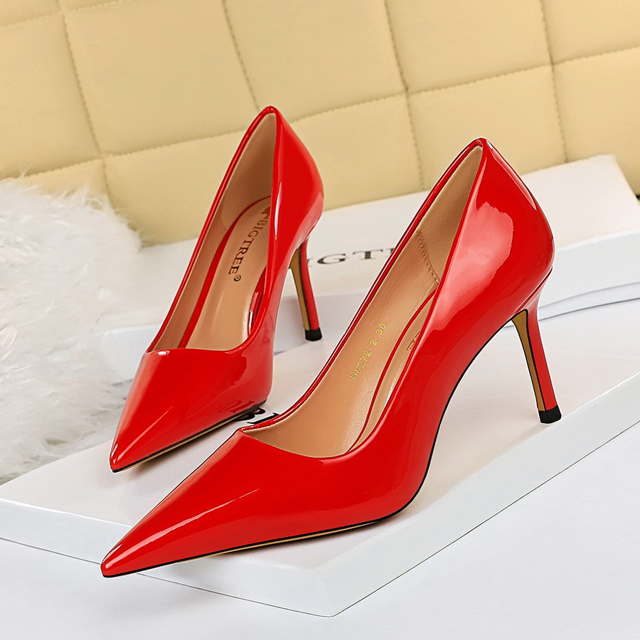 Simple shiny patent leather high heels for women 1