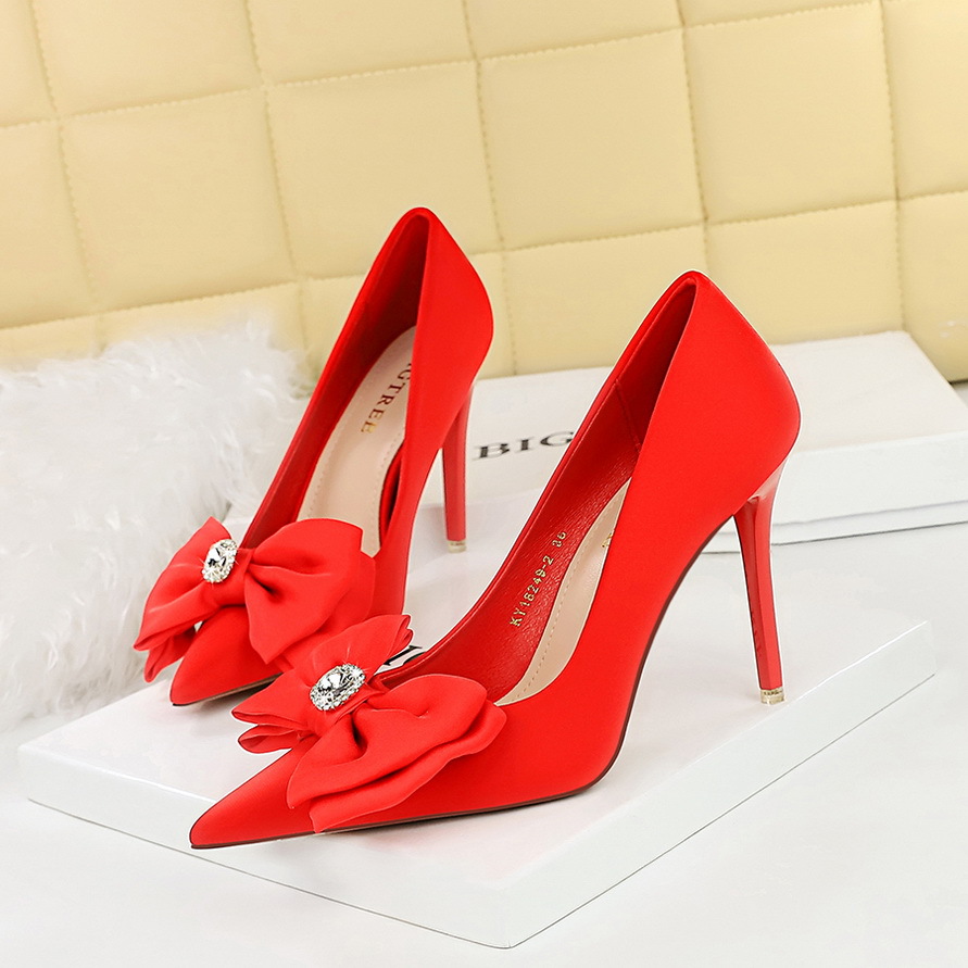 Stiletto high heels with rhinestone bow 30 01